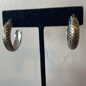 Emma Skye Two Tone Detailed 1” Earrings